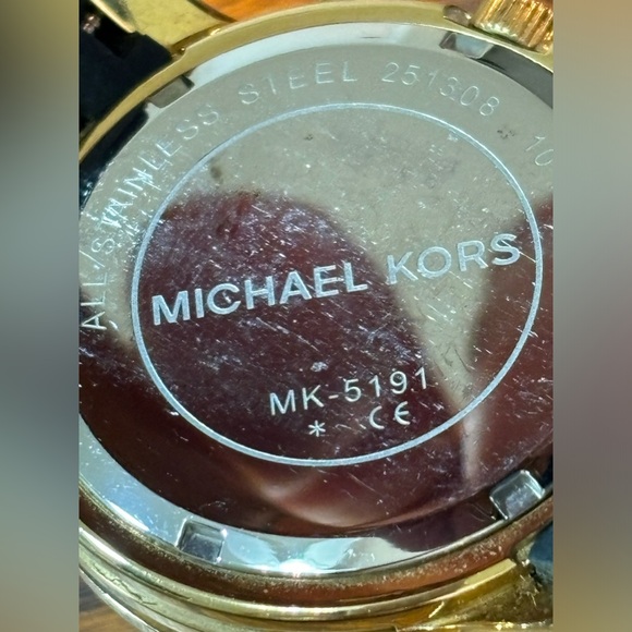 Michael Kors Woman’s Matte Black And Gold Runway Watch # 5191 With Original Box - Picture 3 of 14